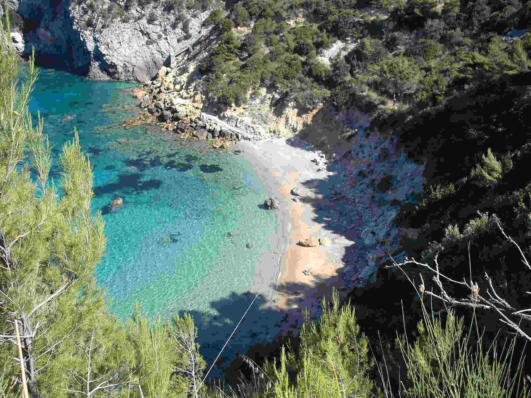 Cala del Gesso, Monte Argentario, vista dall'alto sul mare turchese