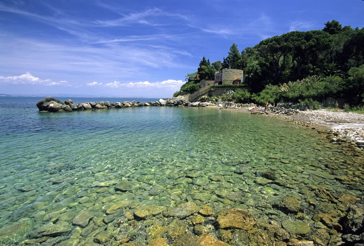 Cala La Bionda, acque limpide dell'Argentario