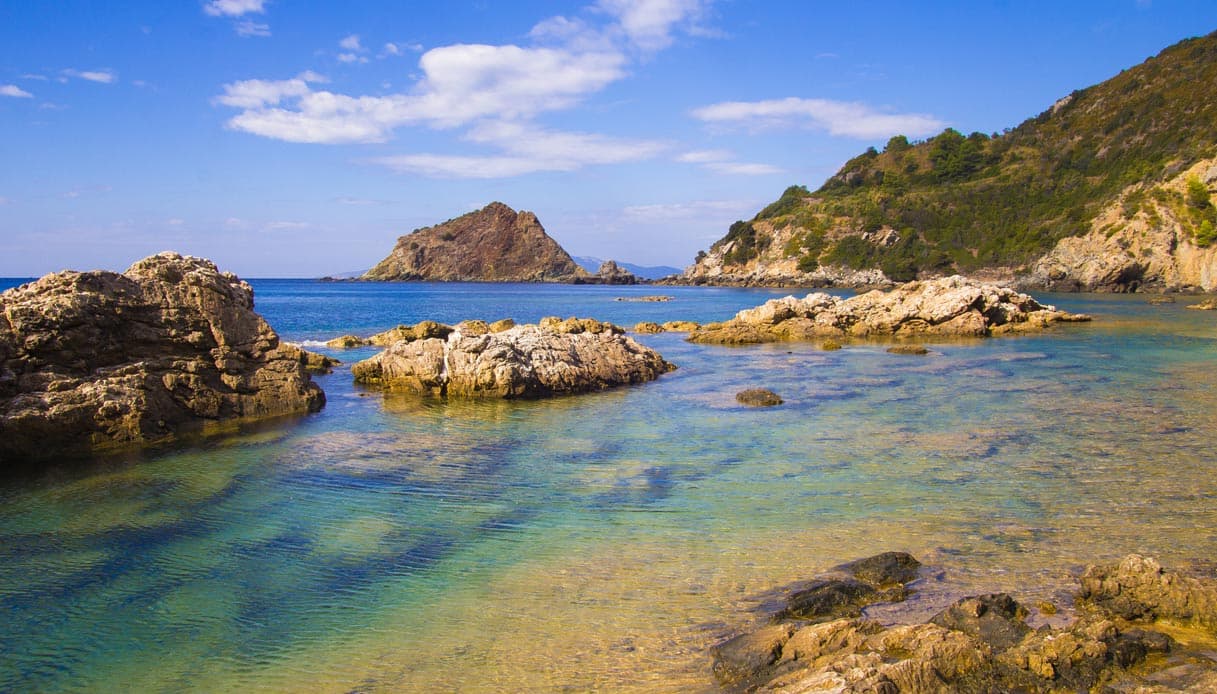 Cala del Mar Morto, insenatura rocciosa sull'Argentario