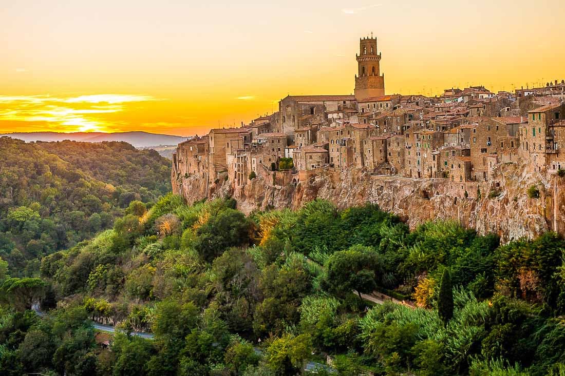 Veduta di Pitigliano, il borgo di tufo della Maremma